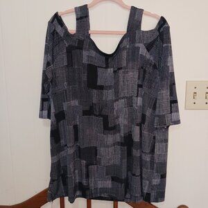 Sz 22/24 NWOT Cold Shoulder elbow sleeve geometric print top